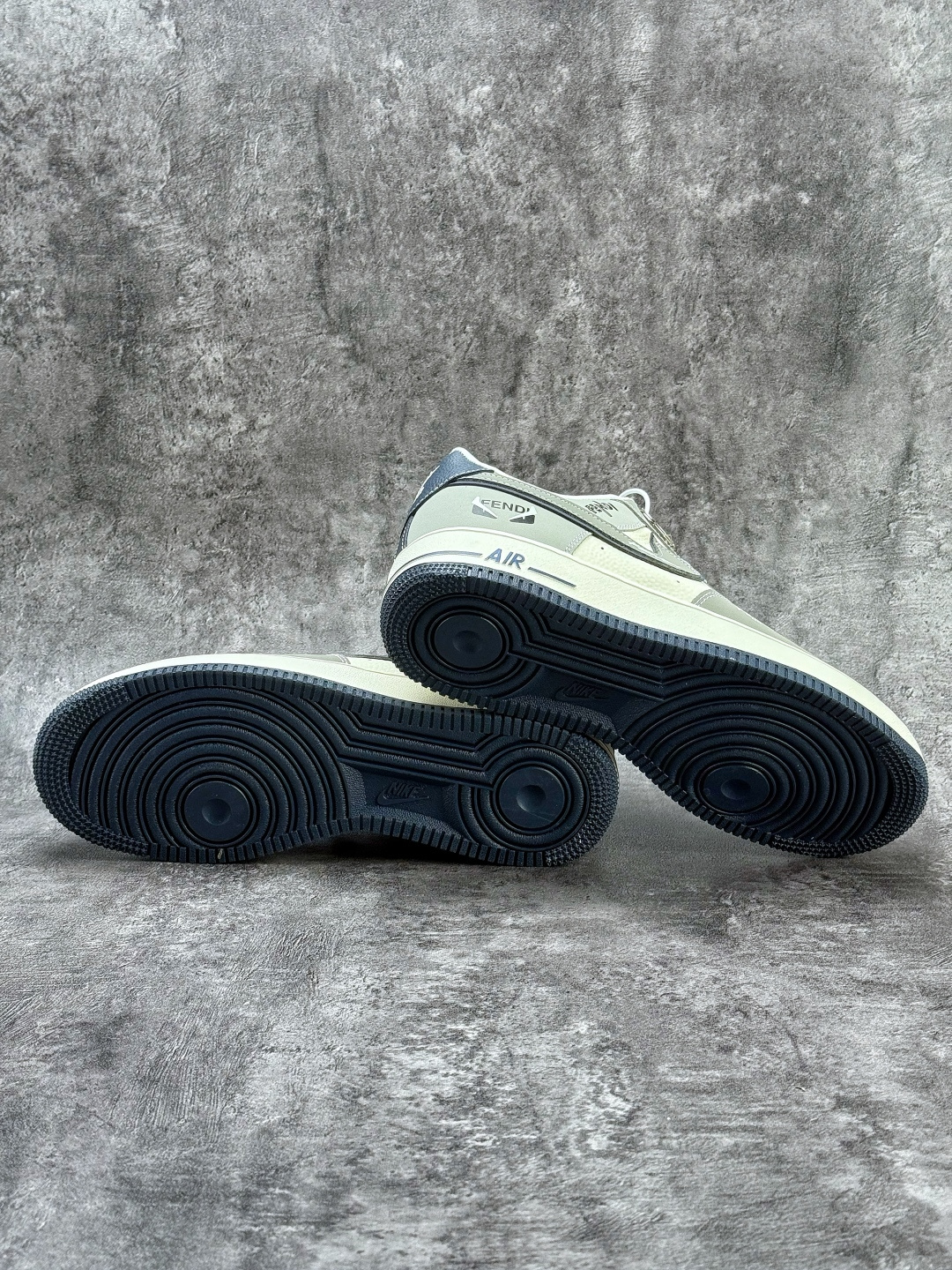 Nike Air Force 1 Low 07 x Fendi 灰白满天星 DF0188-110-莆田鞋,莆田鞋货源,高仿鞋,高仿鞋货源,安福档口,莆田高仿鞋,莆田鞋批发,高仿鞋批发,莆田高仿运动鞋,高仿运动鞋,莆田运动鞋 Nike Air Force 1 Low 07 x Fendi 灰白满天星 DF0188-110