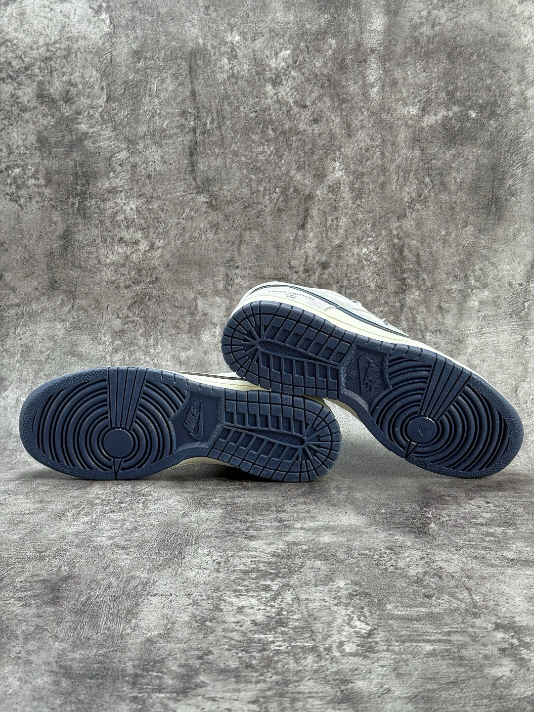 Nike SB Dunk Low x Louis Vuitton 灰白 DN3168-005