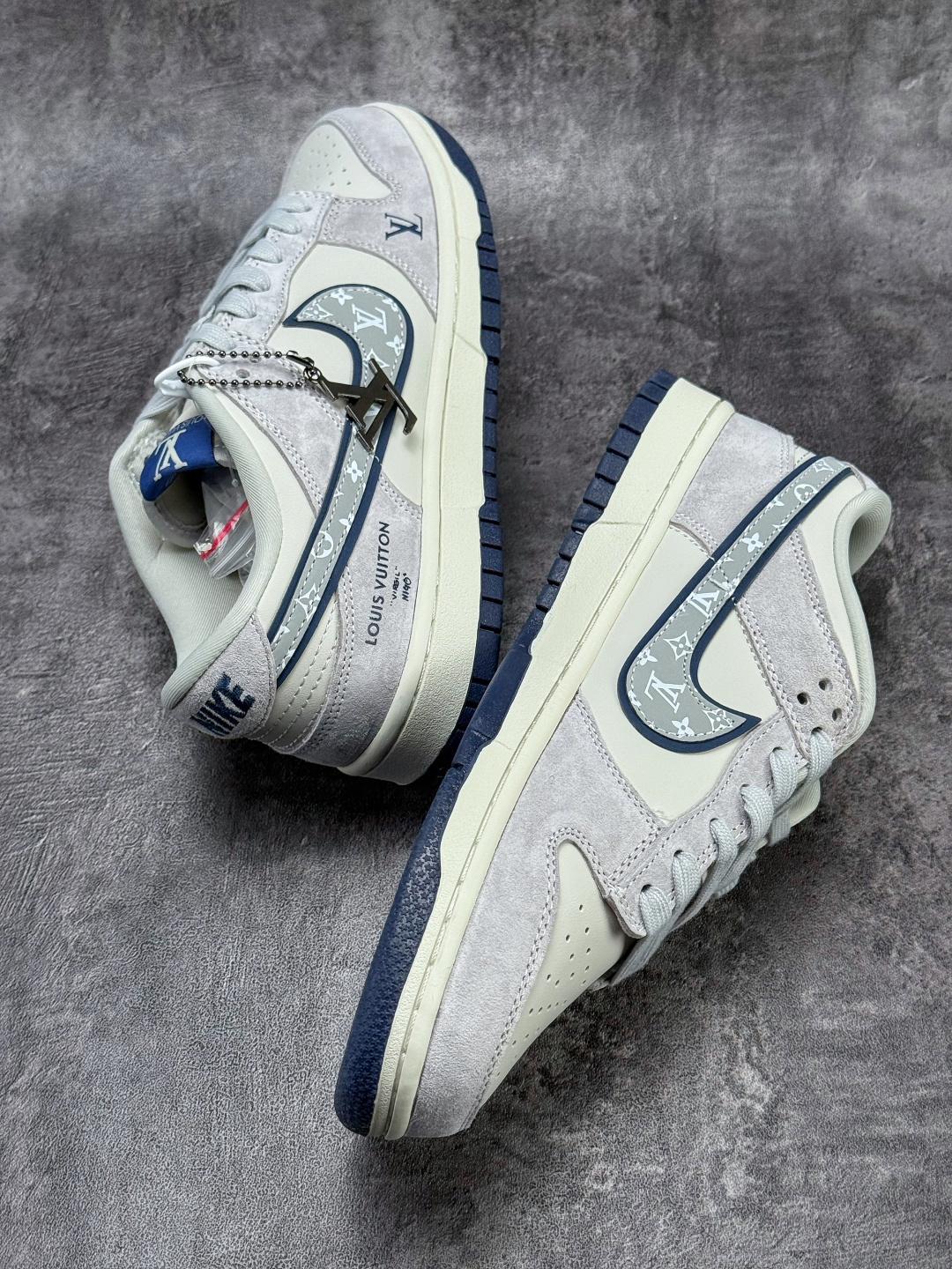 Nike SB Dunk Low x Louis Vuitton 灰白 DN3168-005