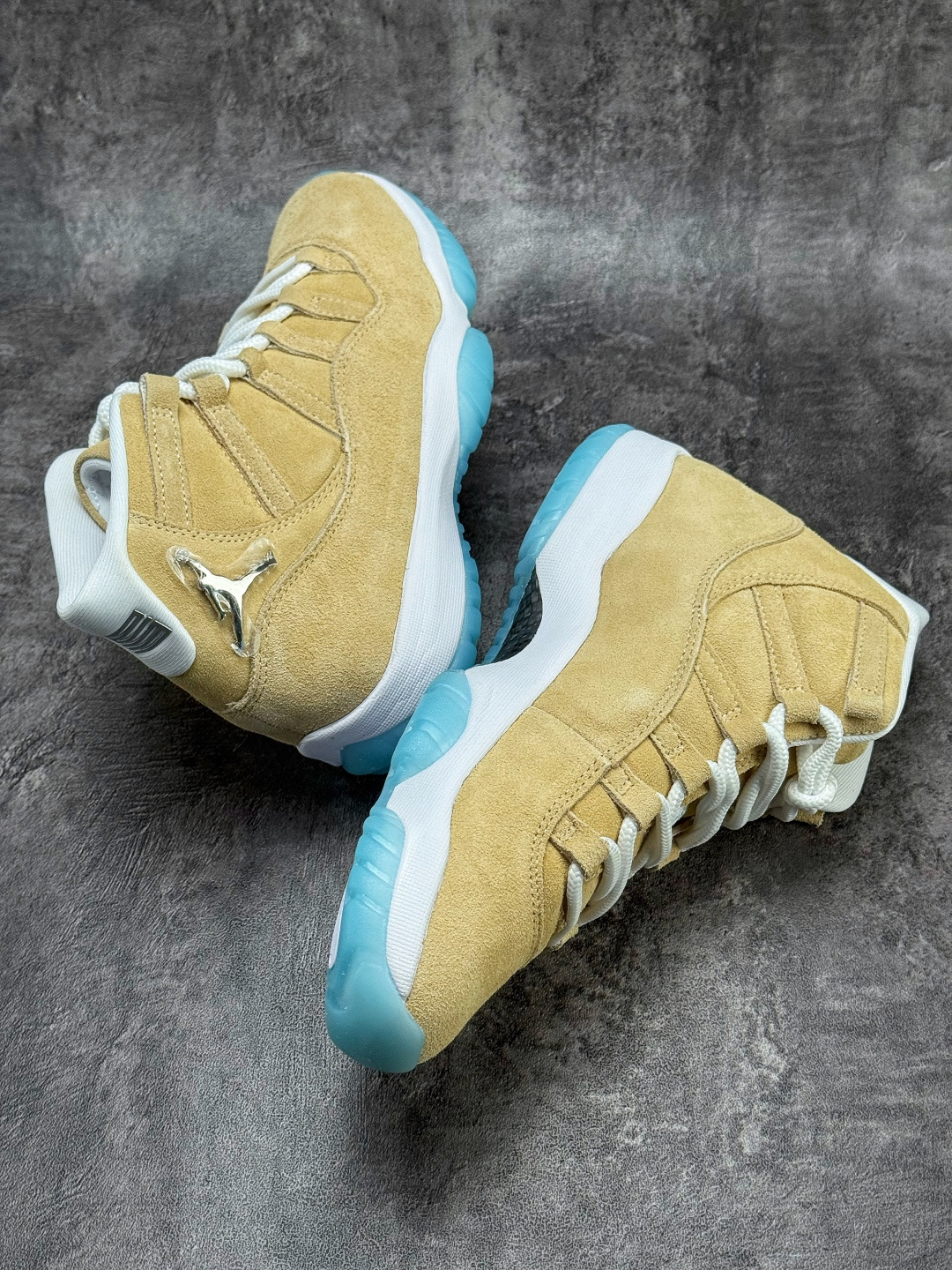 ordan Air Jordan 11 Retro “H-TOWN”乔丹11代 高帮篮球鞋/北美限定 白蓝 卡其蓝 IO8960-707