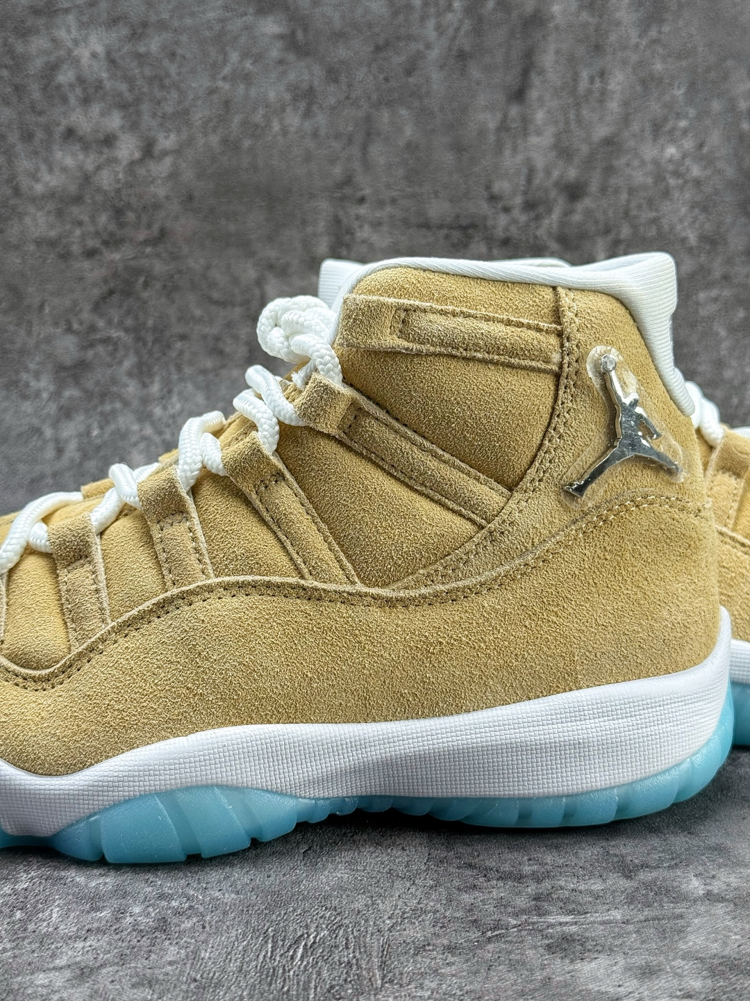 ordan Air Jordan 11 Retro “H-TOWN”乔丹11代 高帮篮球鞋/北美限定 白蓝 卡其蓝 IO8960-707