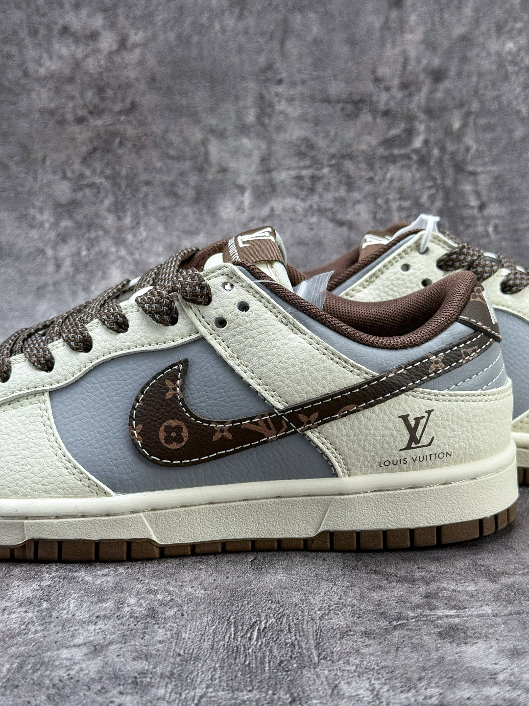 Nike SB Dunk Low x Louis Vuitton 白灰棕小勾满天星 XS6089-630