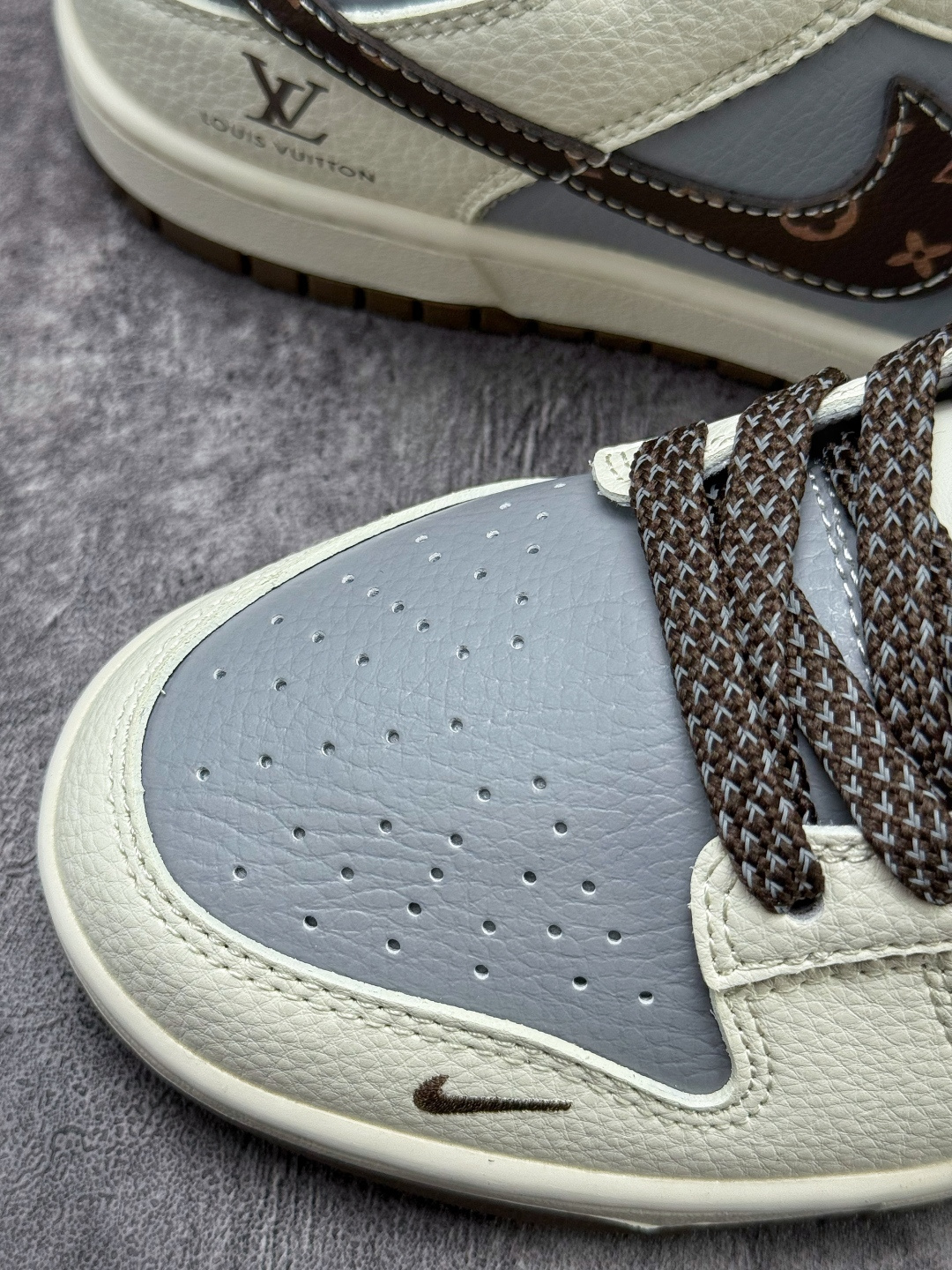 Nike SB Dunk Low x Louis Vuitton 白灰棕小勾满天星 XS6089-630