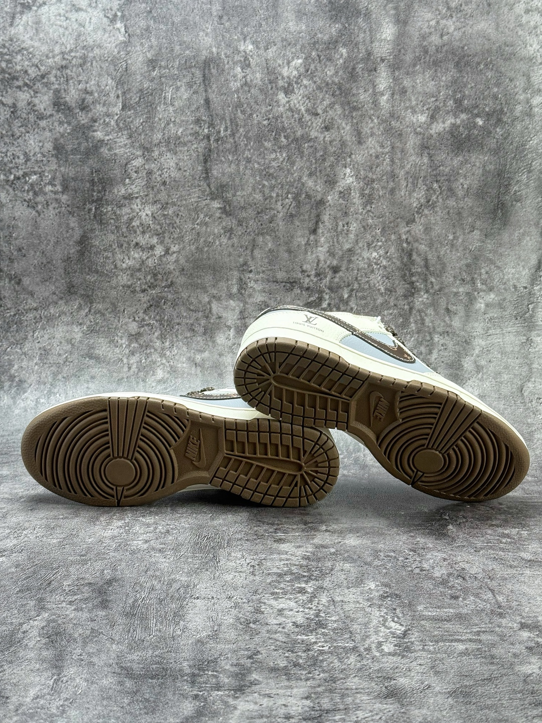 Nike SB Dunk Low x Louis Vuitton 白灰棕小勾满天星 XS6089-630