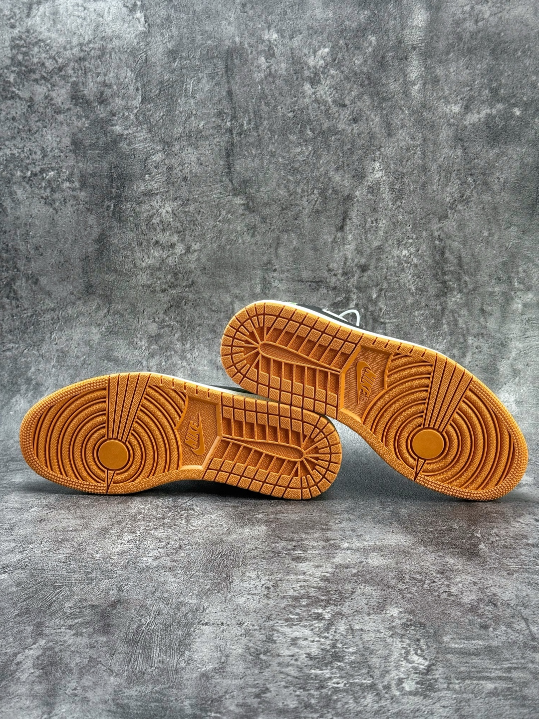 Travis Scott x Nike Air Jordan 1 Low x Louis Vuitton Air Jordan 1 Low 反转绿白黑小勾倒钩 DZ2688-002-莆田鞋,莆田鞋货源,高仿鞋,高仿鞋货源,安福档口,莆田高仿鞋,莆田鞋批发,高仿鞋批发,莆田高仿运动鞋,高仿运动鞋,莆田运动鞋 Travis Scott x Nike Air Jordan 1 Low x Louis Vuitton Air Jordan 1 Low 反转绿白黑小勾倒钩 DZ2688-002