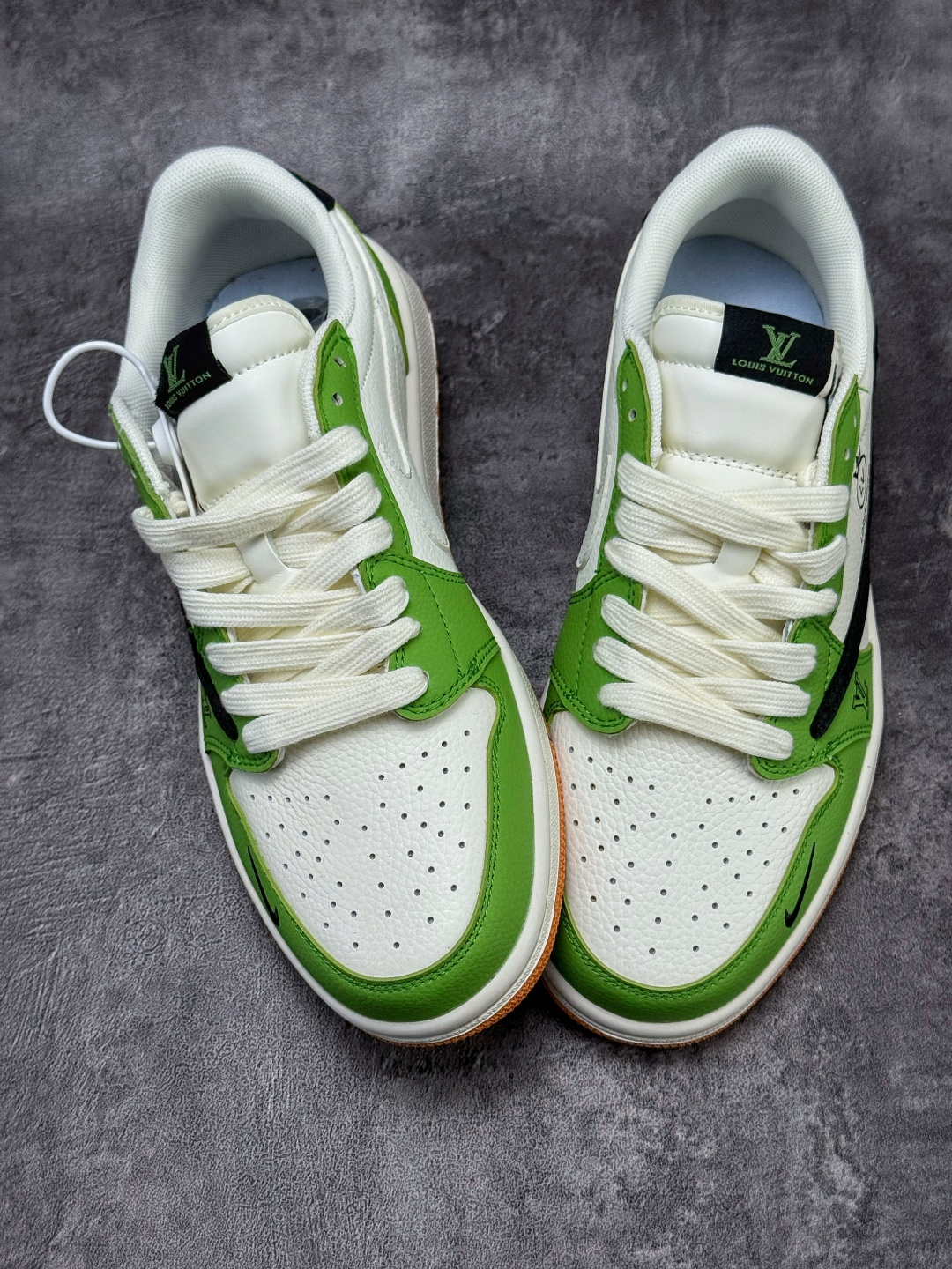 Travis Scott x Nike Air Jordan 1 Low x Louis Vuitton Air Jordan 1 Low 反转绿白黑小勾倒钩 DZ2688-002-莆田鞋,莆田鞋货源,高仿鞋,高仿鞋货源,安福档口,莆田高仿鞋,莆田鞋批发,高仿鞋批发,莆田高仿运动鞋,高仿运动鞋,莆田运动鞋 Travis Scott x Nike Air Jordan 1 Low x Louis Vuitton Air Jordan 1 Low 反转绿白黑小勾倒钩 DZ2688-002