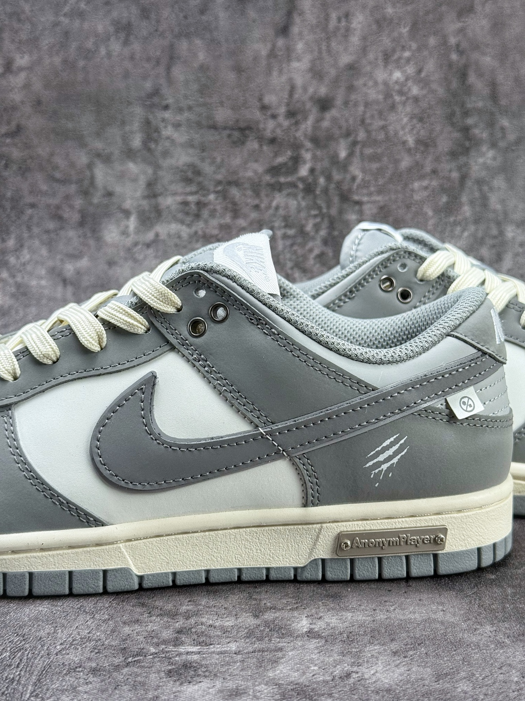 Nike SB Dunk Low 灰白 GW0510-051