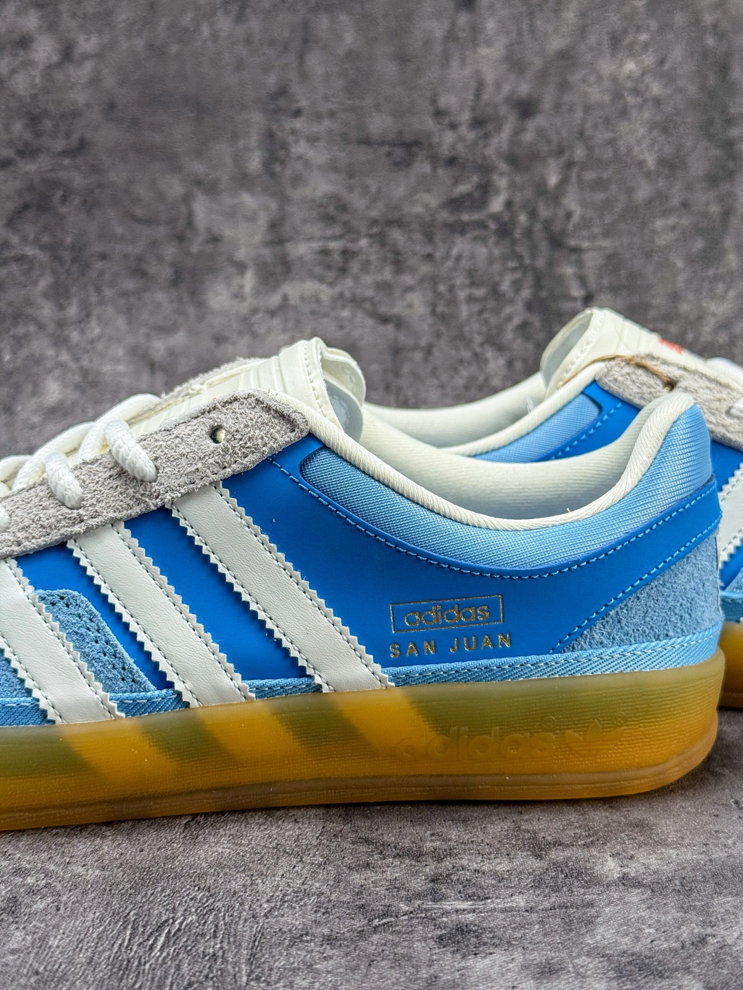 Bad Bunny x adidas originals GAZELLE INDOOR 蓝白色 IF9734