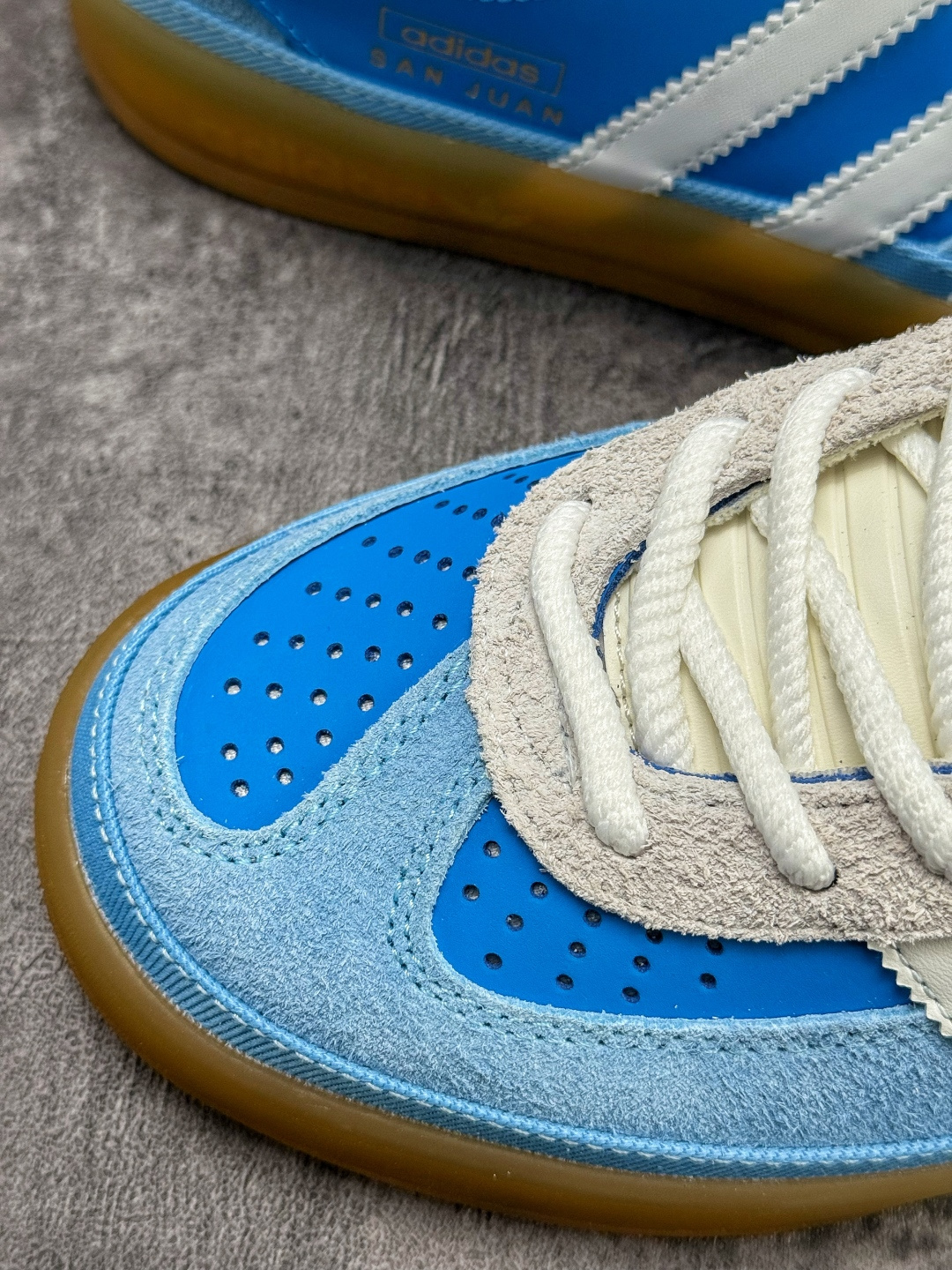 Bad Bunny x adidas originals GAZELLE INDOOR 蓝白色 IF9734