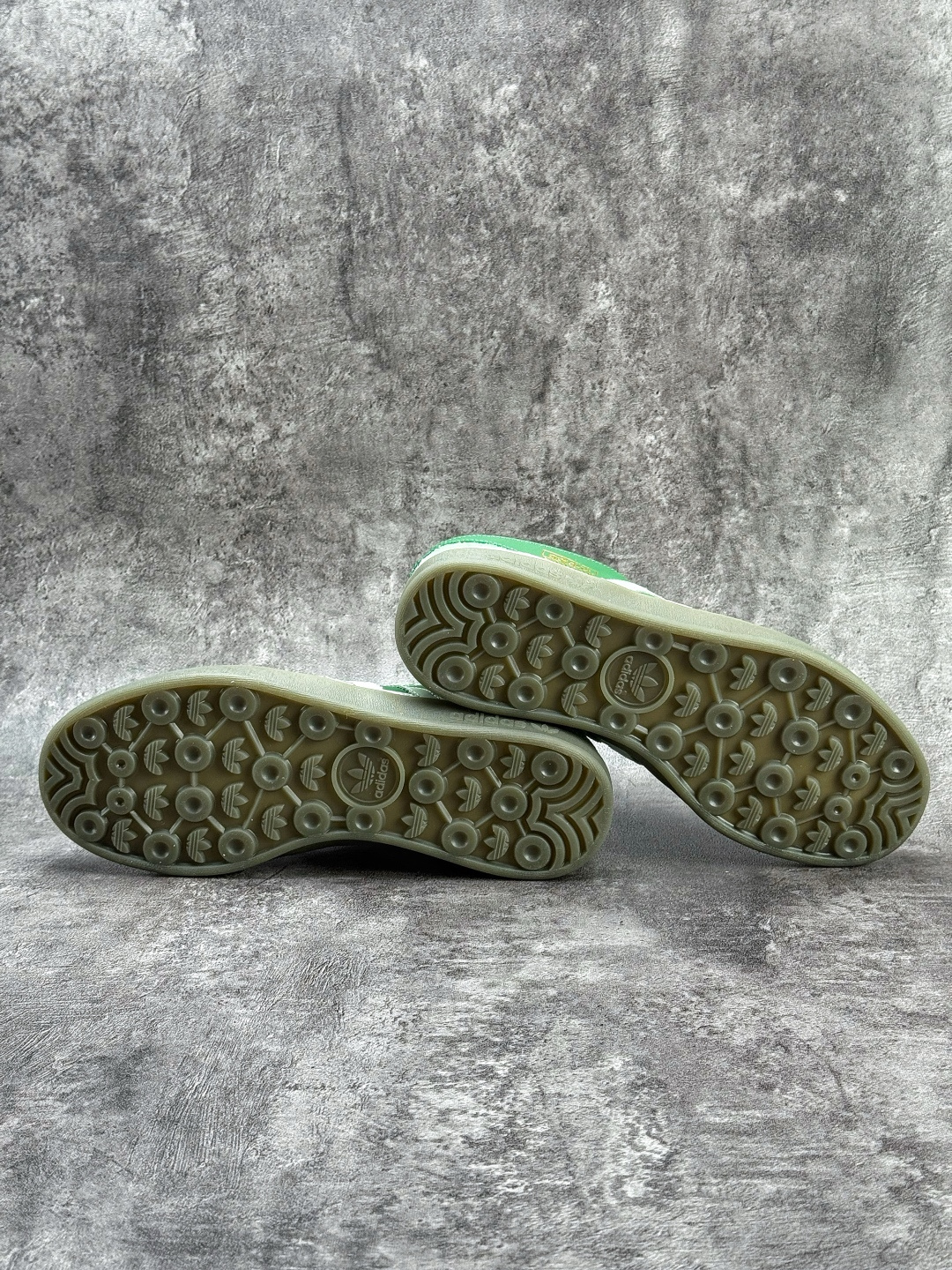 Bad Bunny x adidas originals GAZELLE INDOOR 绿色 JS5049-莆田鞋,莆田鞋货源,高仿鞋,高仿鞋货源,安福档口,莆田高仿鞋,莆田鞋批发,高仿鞋批发,莆田高仿运动鞋,高仿运动鞋,莆田运动鞋 Bad Bunny x adidas originals GAZELLE INDOOR 绿色 JS5049