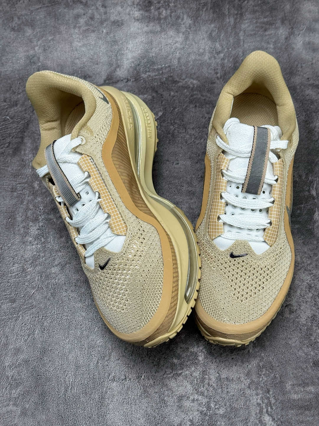 Nike Air Zoom Pegasus Premium 耐克网面全掌气垫缓震跑鞋 IH4369-200