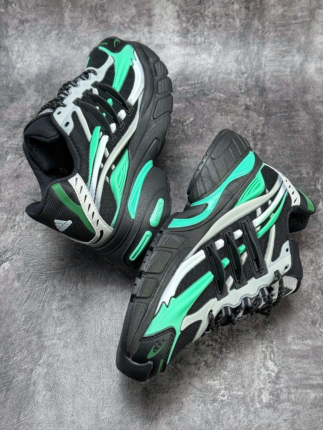 Adidas PW ADISTAR JELLYFISH 阿迪复古舒适防滑减震运动鞋 JP9276