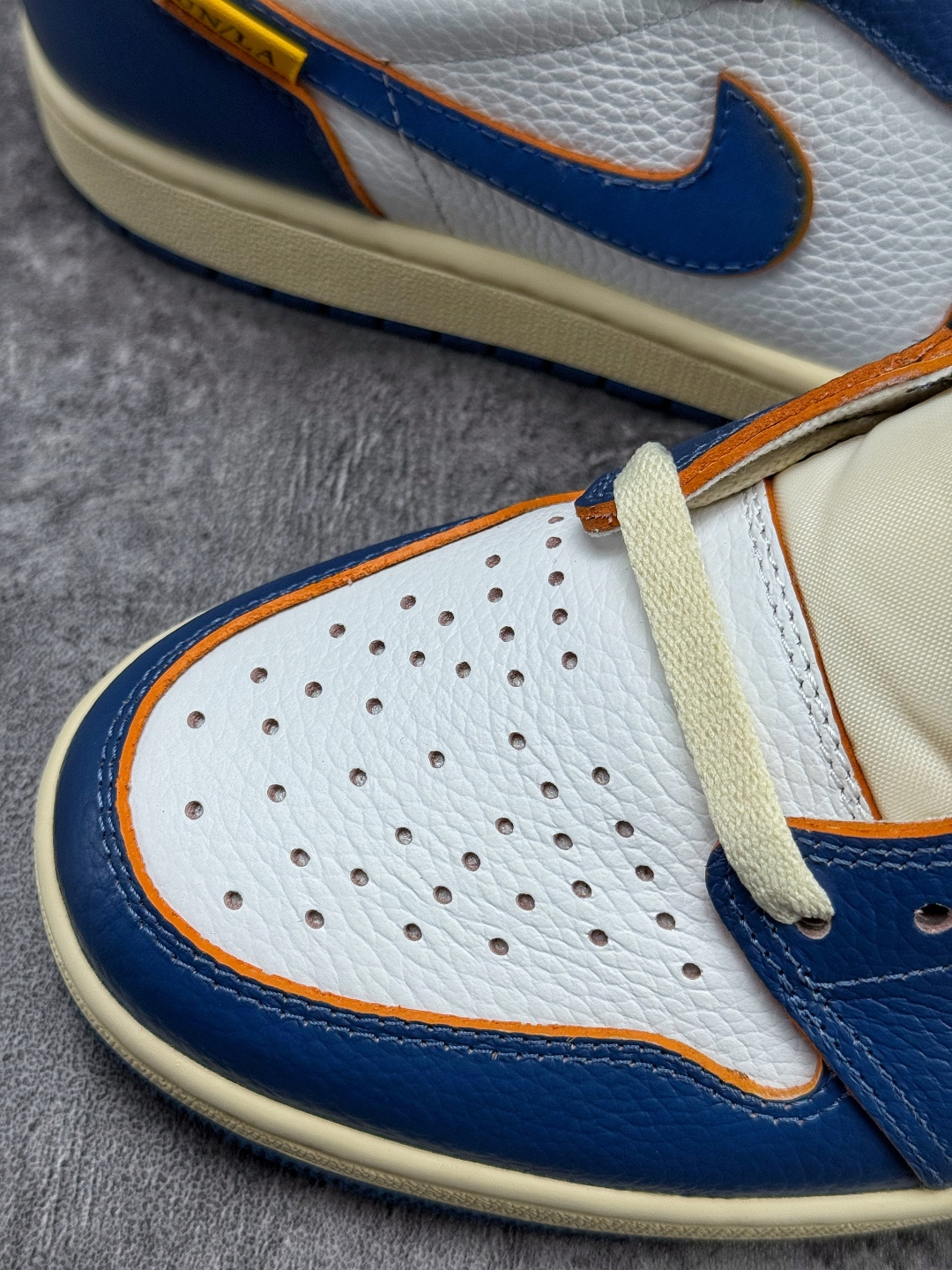 Air Jordan 1 Low 独家提拉式后跟 HQ6998-146