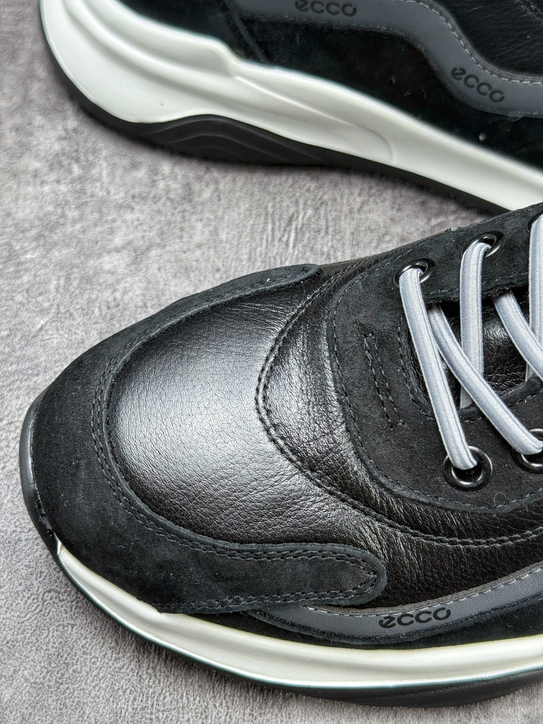 320 北欧丹麦品牌ECCO爱步Men's Classic Tuke Boen Low 系列低帮 系带经典百搭休闲运动小白板鞋 996637-01