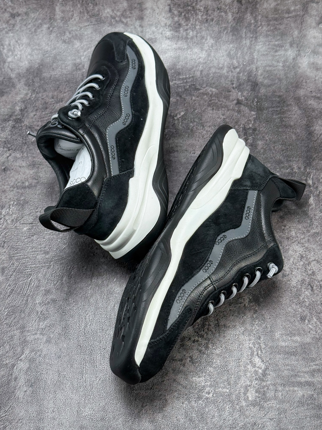 320 北欧丹麦品牌ECCO爱步Men's Classic Tuke Boen Low 系列低帮 系带经典百搭休闲运动小白板鞋 996637-01