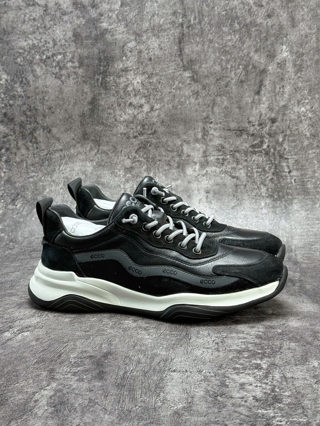 320 北欧丹麦品牌ECCO爱步Men's Classic Tuke Boen Low 系列低帮 系带经典百搭休闲运动小白板鞋 996637-01