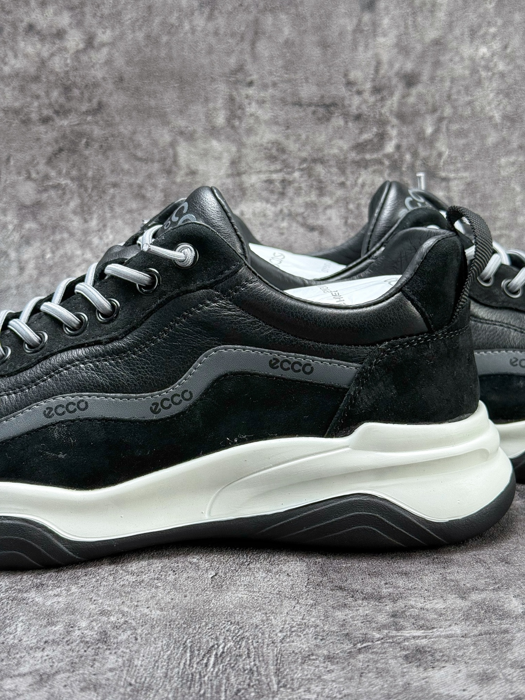 320 北欧丹麦品牌ECCO爱步Men's Classic Tuke Boen Low 系列低帮 系带经典百搭休闲运动小白板鞋 996637-01