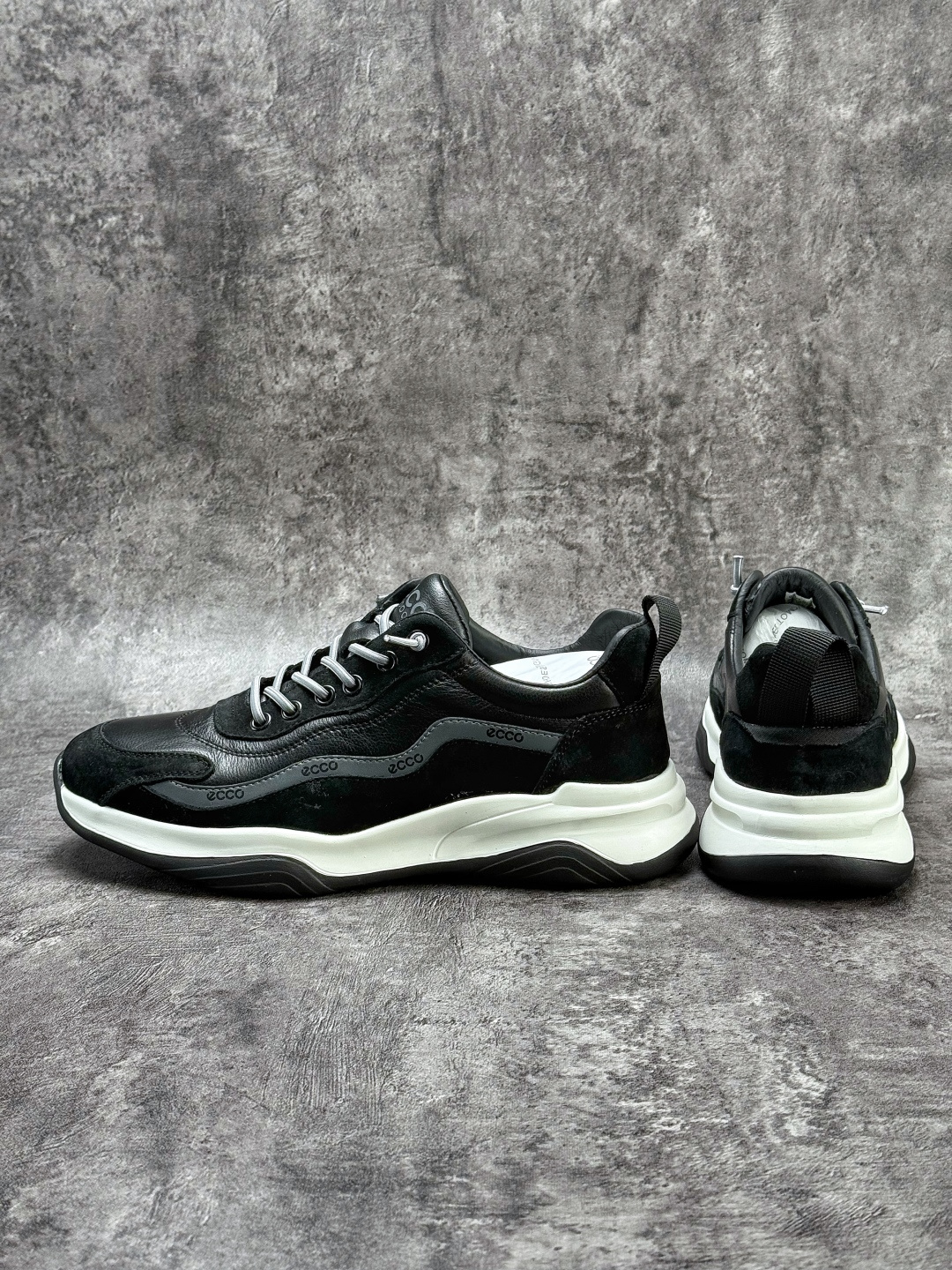 320 北欧丹麦品牌ECCO爱步Men's Classic Tuke Boen Low 系列低帮 系带经典百搭休闲运动小白板鞋 996637-01