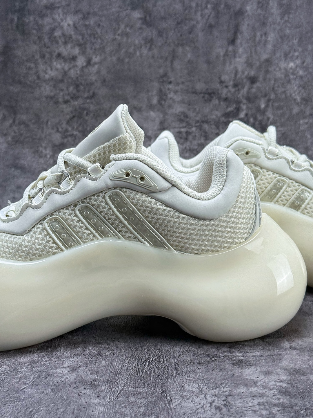 Adidas Originals MOONRUBBER Avavav 联名款舒适百搭低帮休闲生活鞋 JI1495