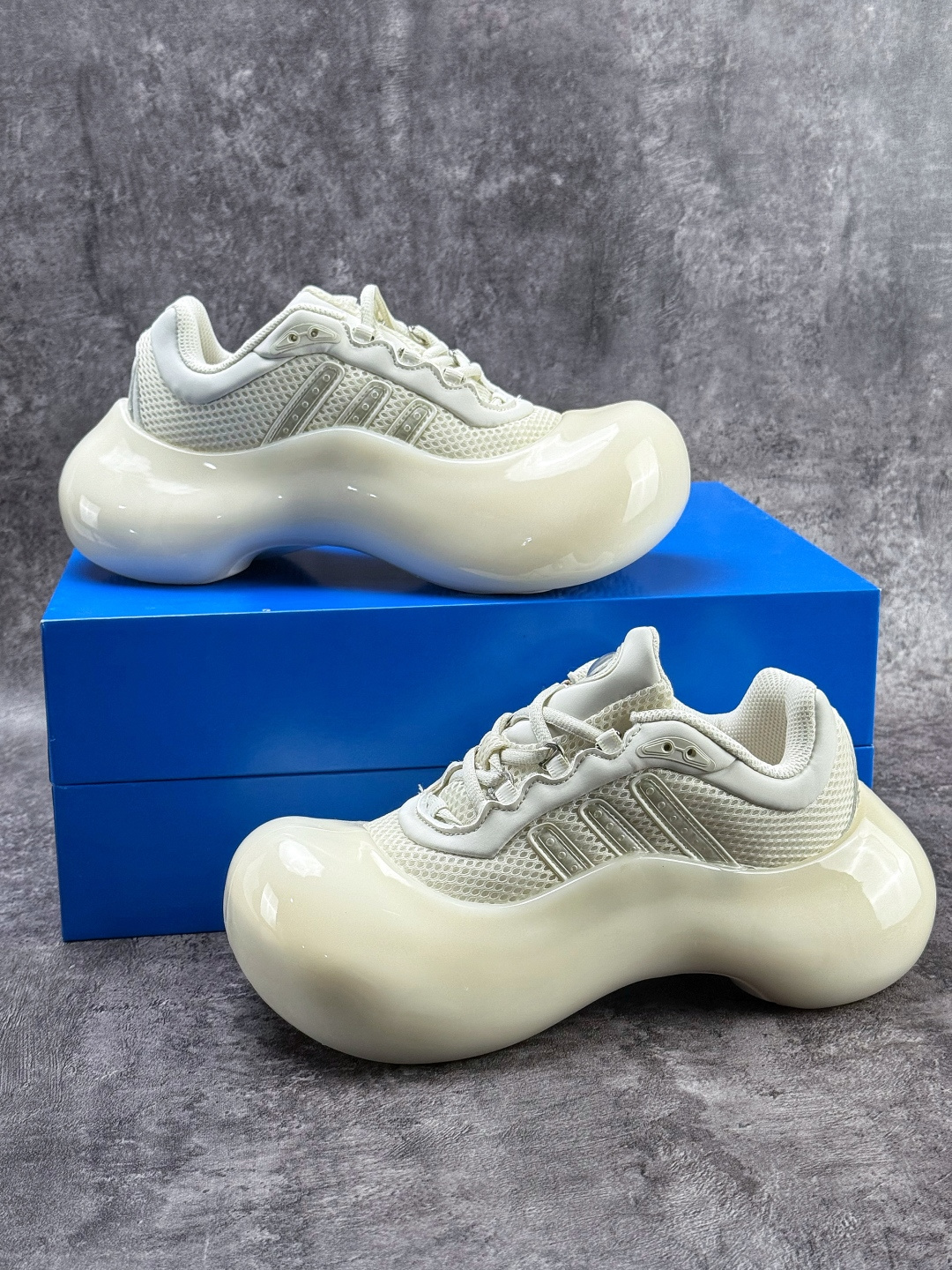 Adidas Originals MOONRUBBER Avavav 联名款舒适百搭低帮休闲生活鞋 JI1495