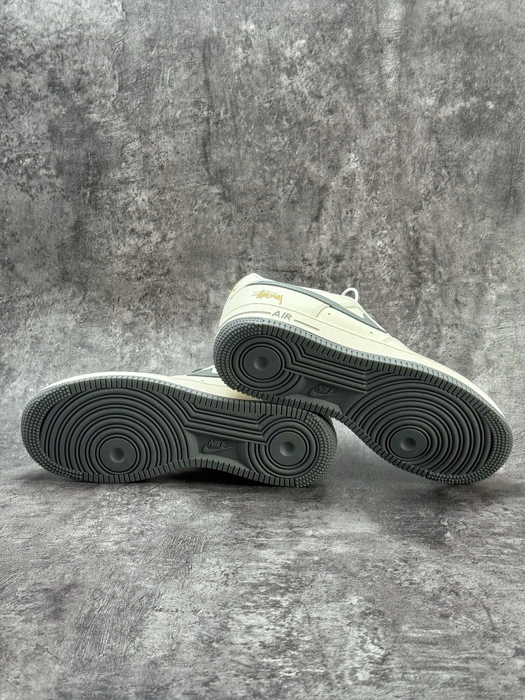 Nike Air Force 1 Low 07 x Stussy 白灰小勾 XX3168-223