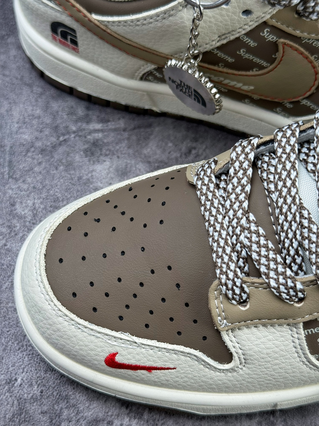 Nike SB Dunk Low x The North Face 白棕小勾满天星 DG1988-012