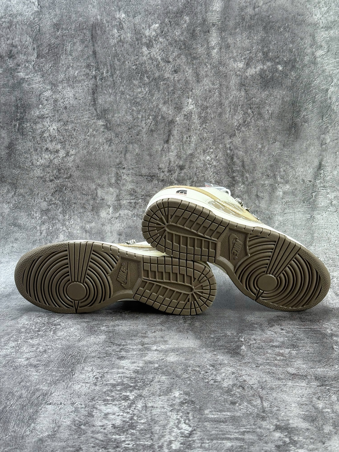 Nike SB Dunk Low x The North Face 白棕小勾满天星 DG1988-012