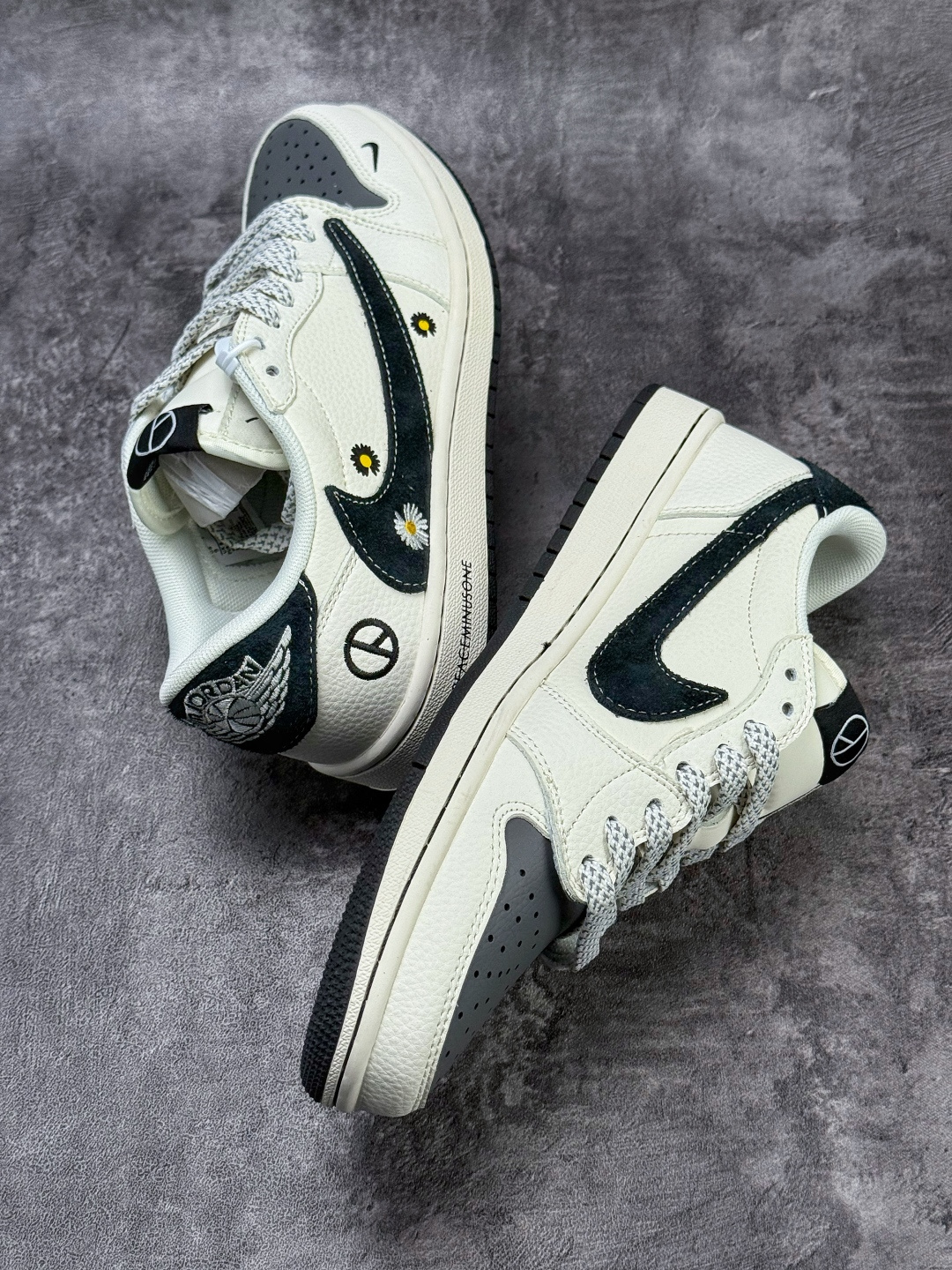 Travis Scott x Nike Air Jordan 1 Low 小雏菊 Air Jordan 1 Low 反转白灰黑小勾满天星倒钩 纯原版本 QW5088-207