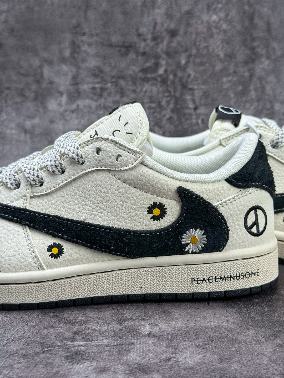 Travis Scott x Nike Air Jordan 1 Low 小雏菊 Air Jordan 1 Low 反转白灰黑小勾满天星倒钩 纯原版本 QW5088-207