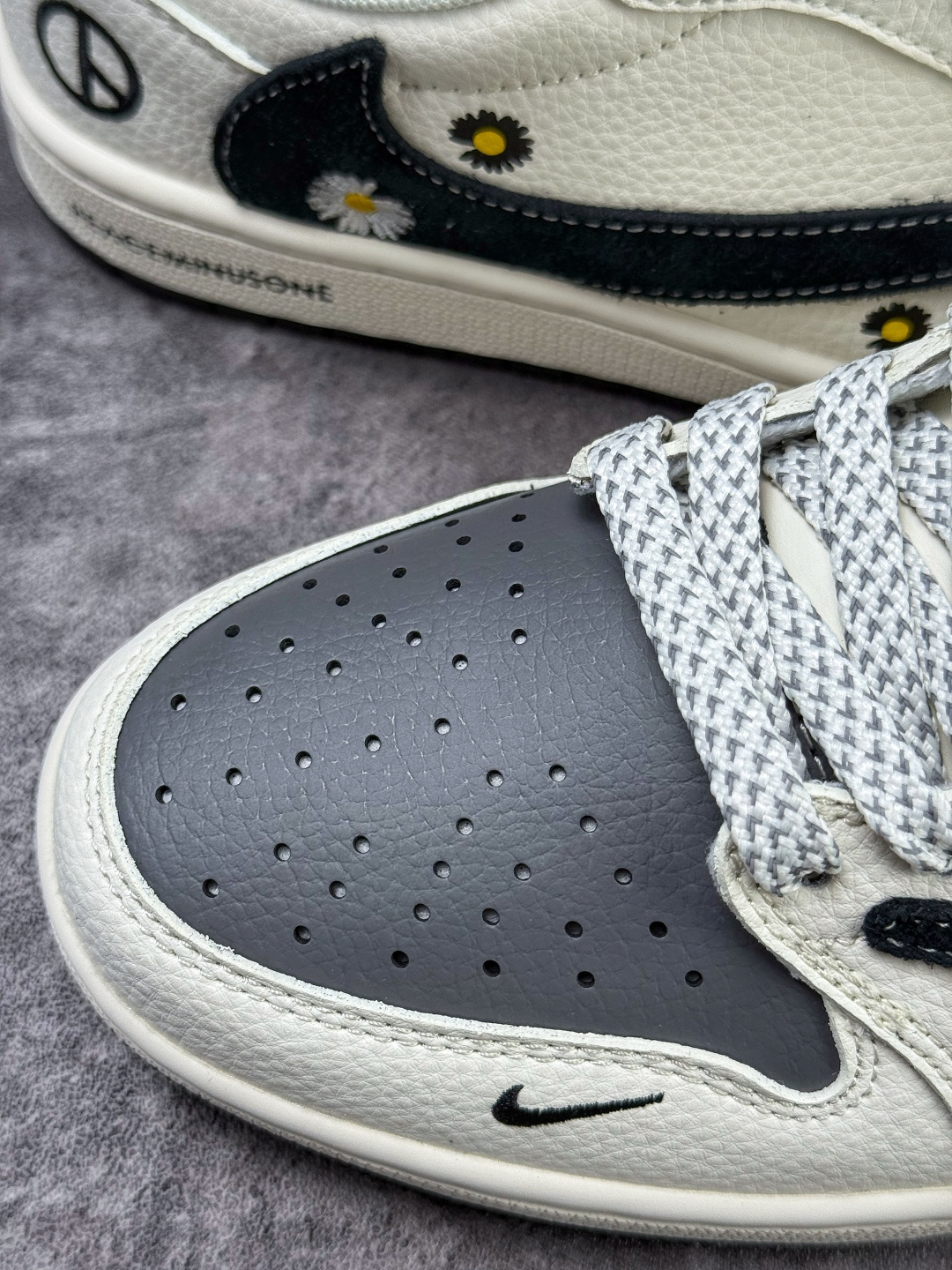 Travis Scott x Nike Air Jordan 1 Low 小雏菊 Air Jordan 1 Low 反转白灰黑小勾满天星倒钩 纯原版本 QW5088-207