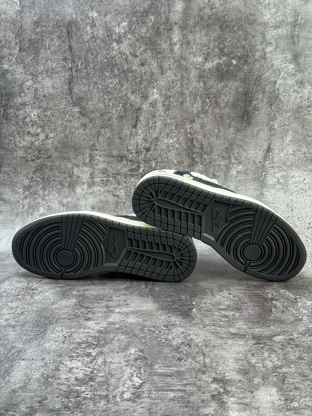 Travis Scott x Nike Air Jordan 1 Low 小雏菊 Air Jordan 1 Low 反转白灰黑小勾满天星倒钩 纯原版本 QW5088-207