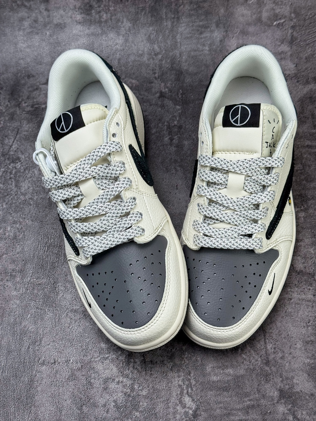 Travis Scott x Nike Air Jordan 1 Low 小雏菊 Air Jordan 1 Low 反转白灰黑小勾满天星倒钩 纯原版本 QW5088-207
