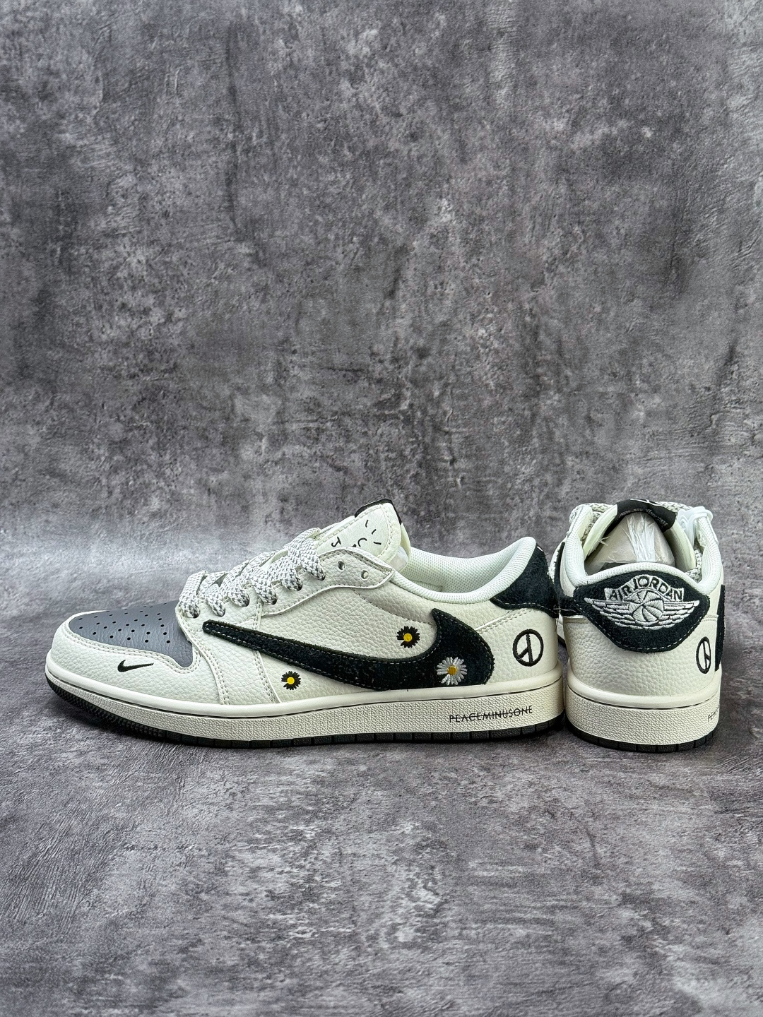 Travis Scott x Nike Air Jordan 1 Low 小雏菊 Air Jordan 1 Low 反转白灰黑小勾满天星倒钩 纯原版本 QW5088-207
