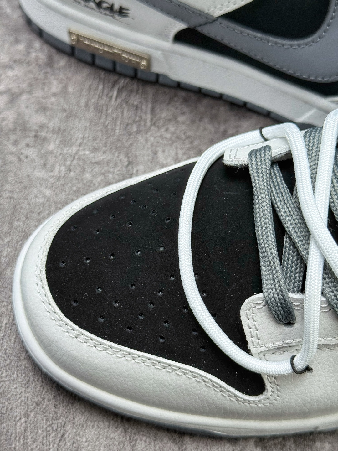 Nike SB Dunk Low 灰黑 WG0716-152-莆田鞋,莆田鞋货源,高仿鞋,高仿鞋货源,安福档口,莆田高仿鞋,莆田鞋批发,高仿鞋批发,莆田高仿运动鞋,高仿运动鞋,莆田运动鞋 Nike SB Dunk Low 灰黑 WG0716-152