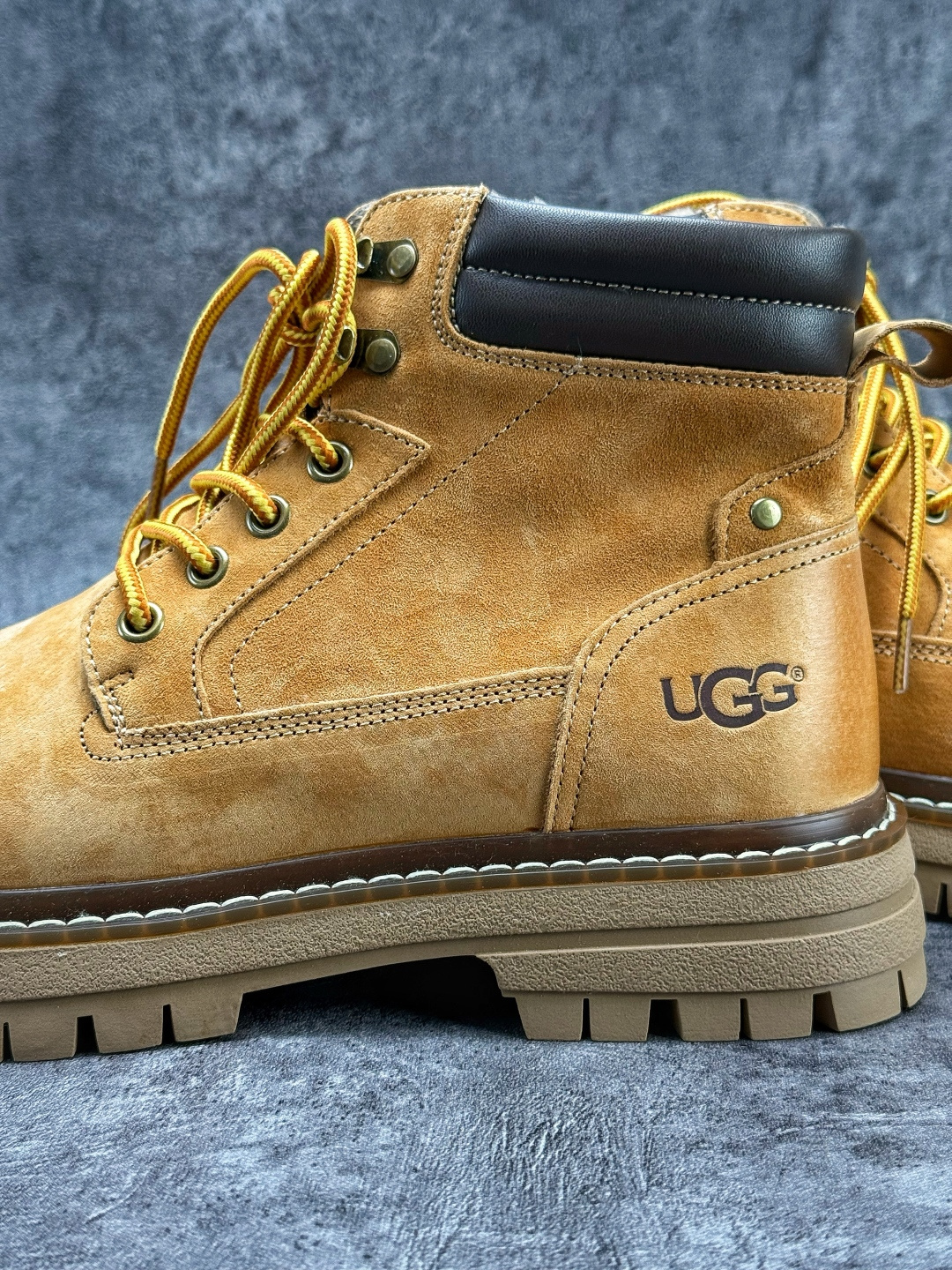 290 美国轻奢品牌UGG Martin boots 系列中帮男士系带百搭工装机车休闲马丁鞋“麂皮卡其暗棕” S/U5856MD