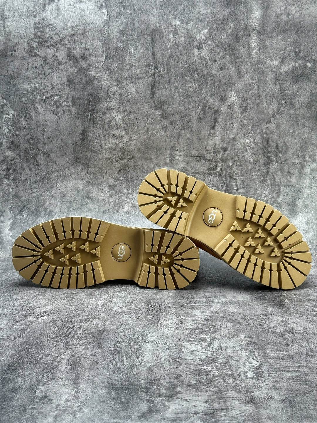 290 美国轻奢品牌UGG Martin boots 系列中帮男士系带百搭工装机车休闲马丁鞋“麂皮卡其暗棕” S/U5856MD