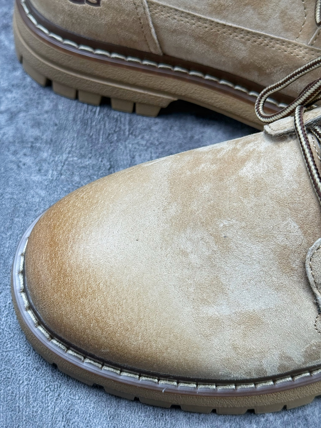 290 美国轻奢品牌UGG Martin boots 系列中帮男士系带百搭工装机车休闲马丁鞋“栗色 灰色 S/U5856MD-Chinese UA Cheap High Quatity Brand Clothes Bags handbags Sneakers wholesale wholesaler seller from China Factory suppliers Fashion Clothing Shoes best Quality Beautiful Price 290 美国轻奢品牌UGG Martin boots 系列中帮男士系带百搭工装机车休闲马丁鞋“栗色 灰色 S/U5856MD