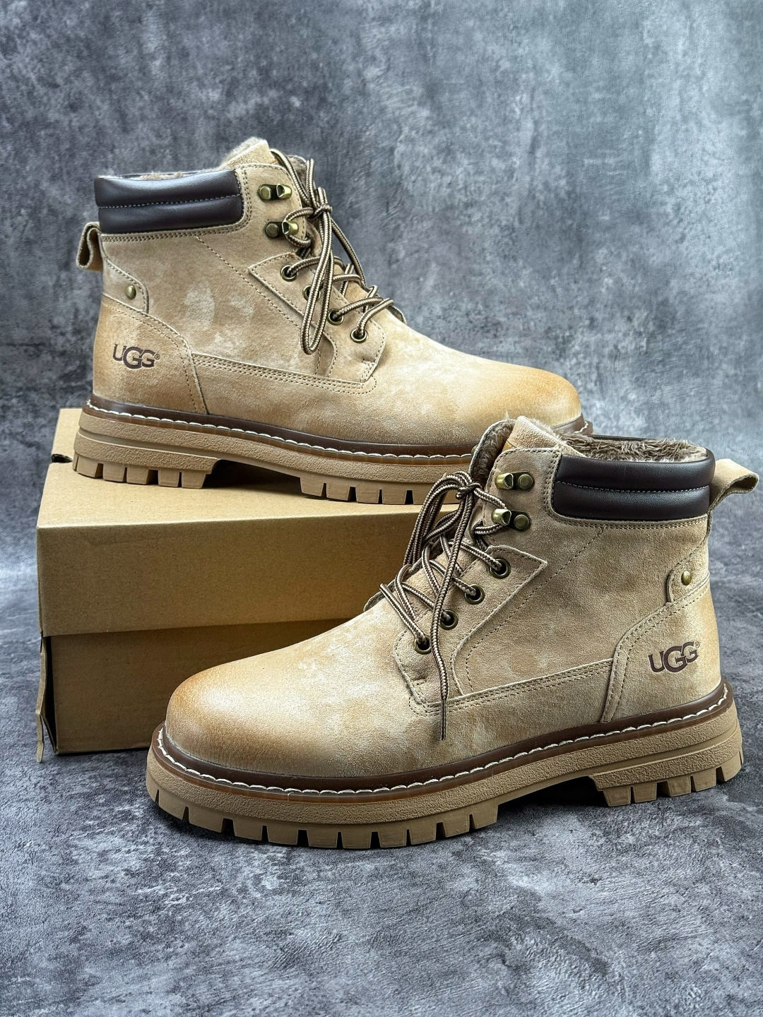 290 美国轻奢品牌UGG Martin boots 系列中帮男士系带百搭工装机车休闲马丁鞋“栗色 灰色 S/U5856MD-Chinese UA Cheap High Quatity Brand Clothes Bags handbags Sneakers wholesale wholesaler seller from China Factory suppliers Fashion Clothing Shoes best Quality Beautiful Price 290 美国轻奢品牌UGG Martin boots 系列中帮男士系带百搭工装机车休闲马丁鞋“栗色 灰色 S/U5856MD