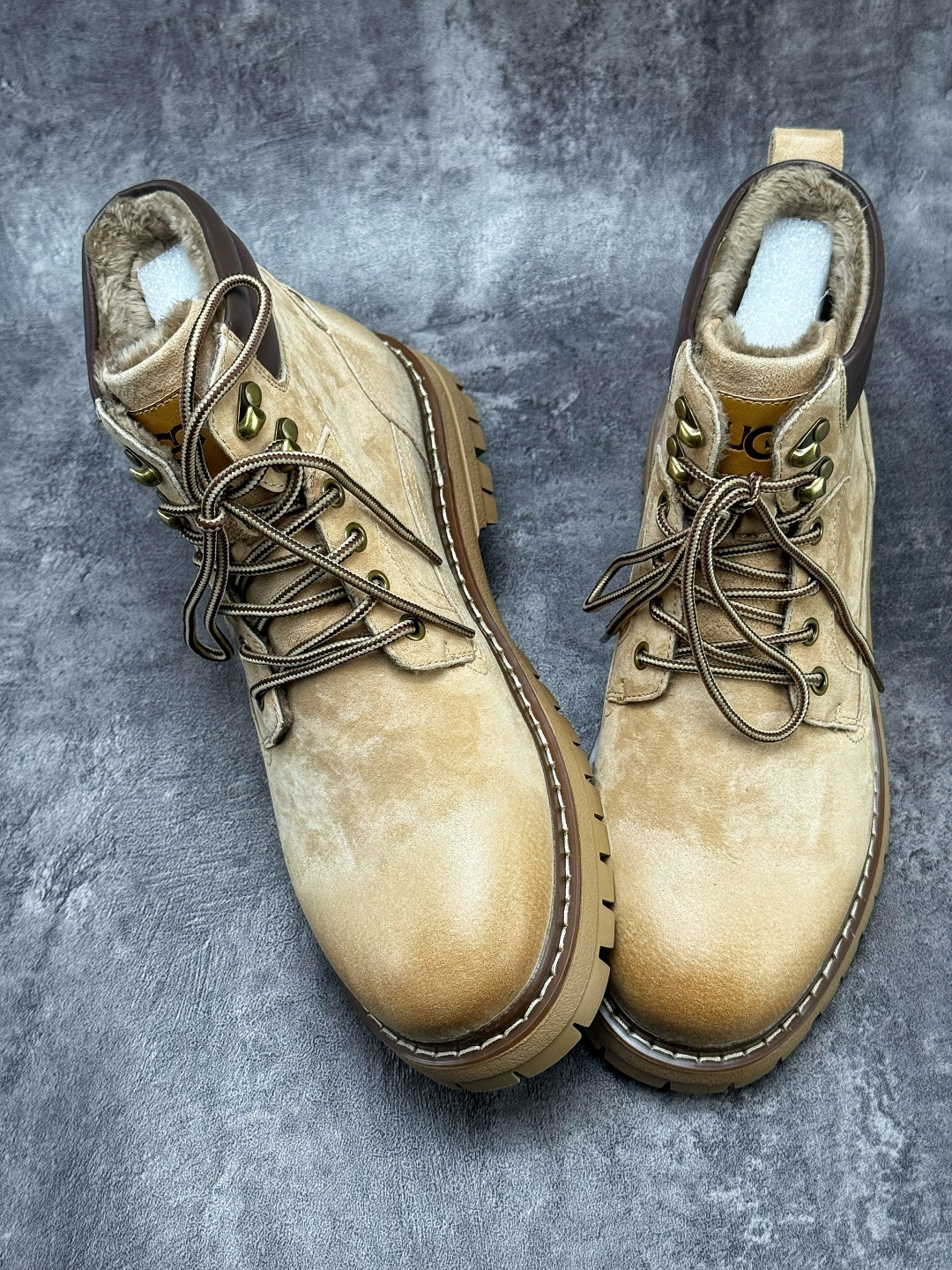 290 美国轻奢品牌UGG Martin boots 系列中帮男士系带百搭工装机车休闲马丁鞋“栗色 灰色 S/U5856MD-Chinese UA Cheap High Quatity Brand Clothes Bags handbags Sneakers wholesale wholesaler seller from China Factory suppliers Fashion Clothing Shoes best Quality Beautiful Price 290 美国轻奢品牌UGG Martin boots 系列中帮男士系带百搭工装机车休闲马丁鞋“栗色 灰色 S/U5856MD