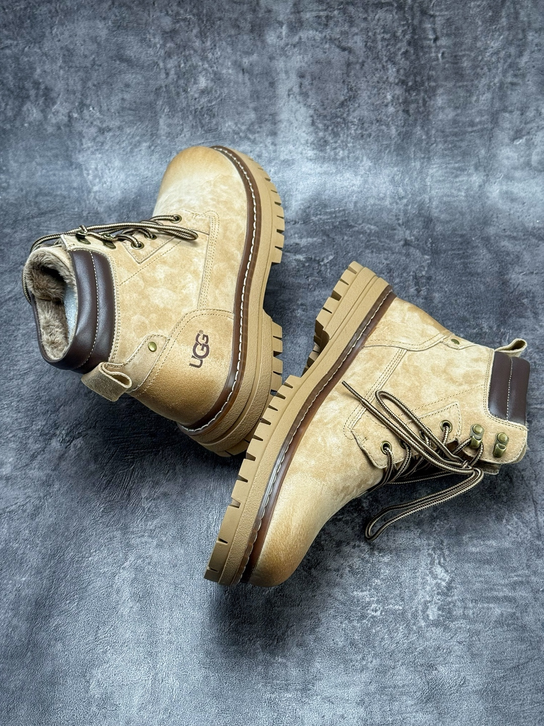 290 美国轻奢品牌UGG Martin boots 系列中帮男士系带百搭工装机车休闲马丁鞋“栗色 灰色 S/U5856MD-Chinese UA Cheap High Quatity Brand Clothes Bags handbags Sneakers wholesale wholesaler seller from China Factory suppliers Fashion Clothing Shoes best Quality Beautiful Price 290 美国轻奢品牌UGG Martin boots 系列中帮男士系带百搭工装机车休闲马丁鞋“栗色 灰色 S/U5856MD