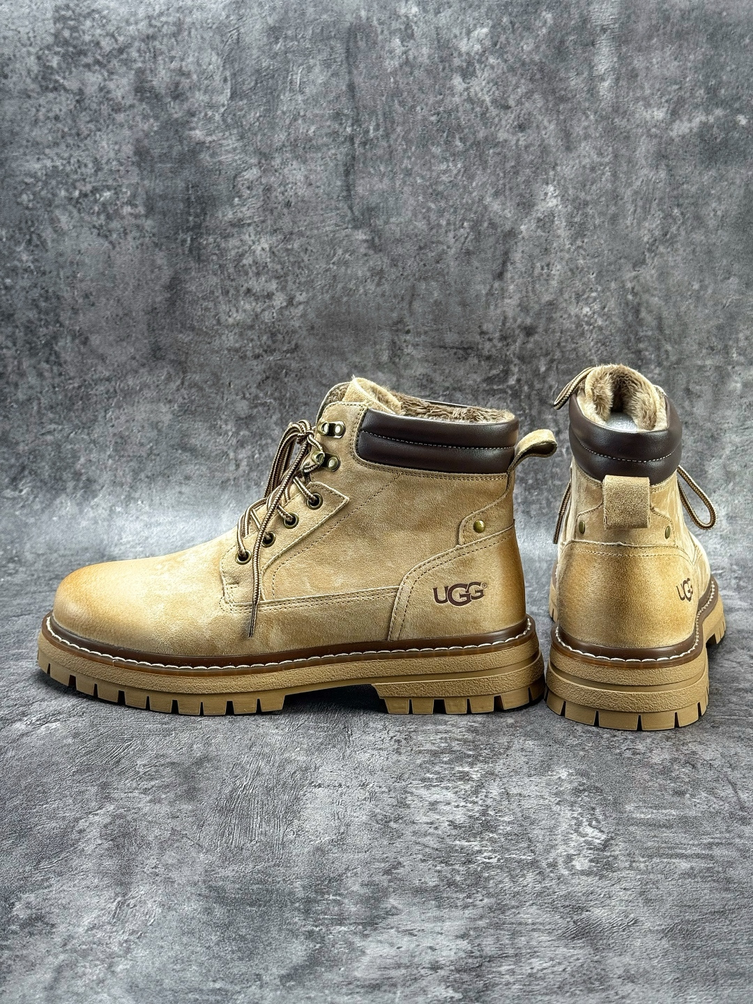 290 美国轻奢品牌UGG Martin boots 系列中帮男士系带百搭工装机车休闲马丁鞋“栗色 灰色 S/U5856MD-Chinese UA Cheap High Quatity Brand Clothes Bags handbags Sneakers wholesale wholesaler seller from China Factory suppliers Fashion Clothing Shoes best Quality Beautiful Price 290 美国轻奢品牌UGG Martin boots 系列中帮男士系带百搭工装机车休闲马丁鞋“栗色 灰色 S/U5856MD