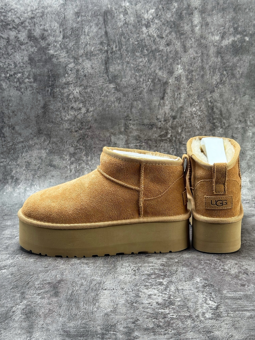 210 UGG 百搭单品 东莞纯原UGG 秋冬羊皮毛一体雪地靴 UGG W/1135092