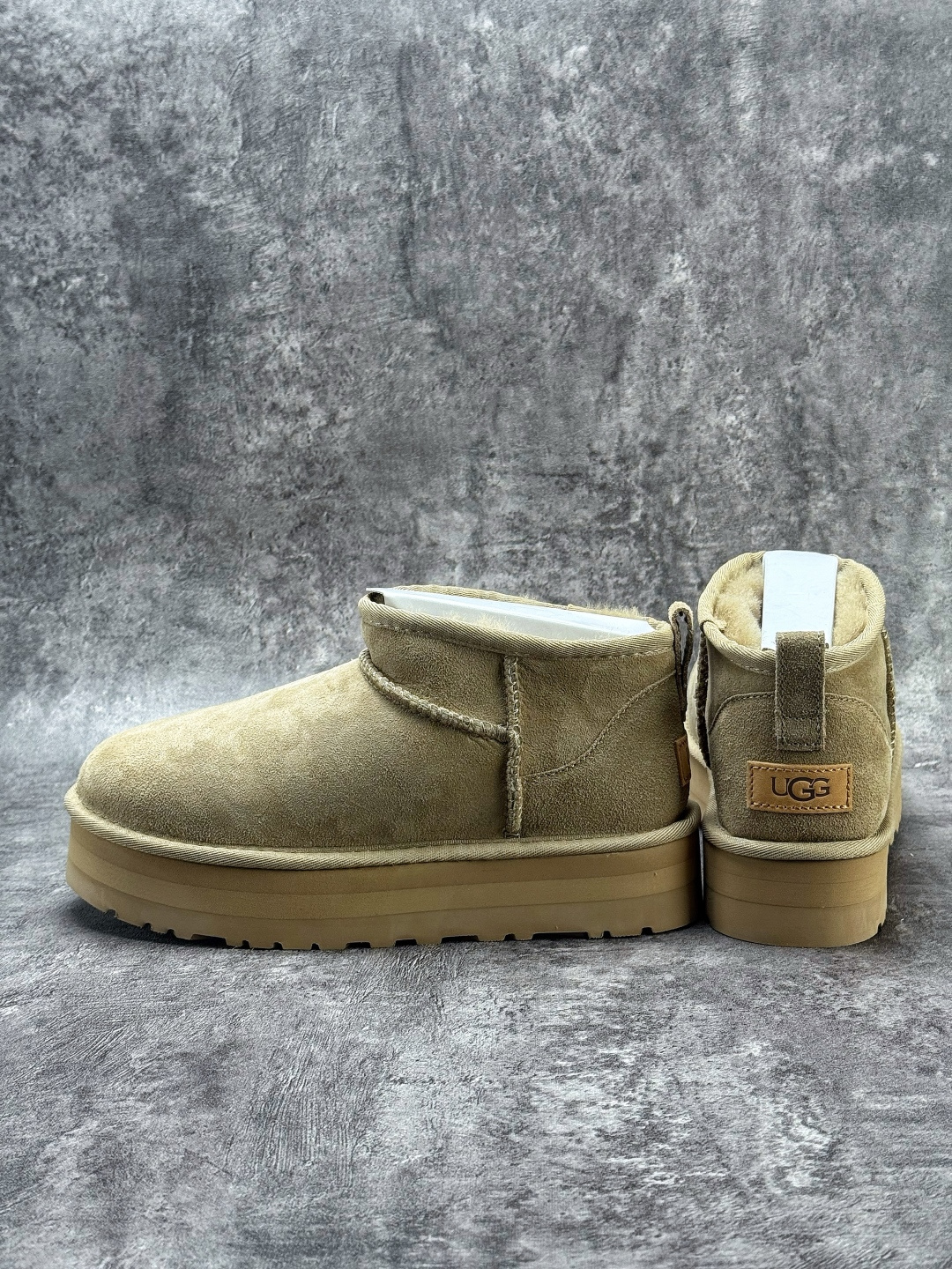 210 UGG 百搭单品 东莞纯原UGG 秋冬羊皮毛一体雪地靴 UGG W/1135093