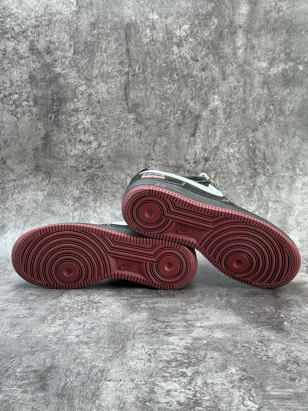 Nike Air Force 1 Low 07 x Supreme 黑红小勾 XZ6188-117-莆田鞋,莆田鞋货源,高仿鞋,高仿鞋货源,安福档口,莆田高仿鞋,莆田鞋批发,高仿鞋批发,莆田高仿运动鞋,高仿运动鞋,莆田运动鞋 Nike Air Force 1 Low 07 x Supreme 黑红小勾 XZ6188-117