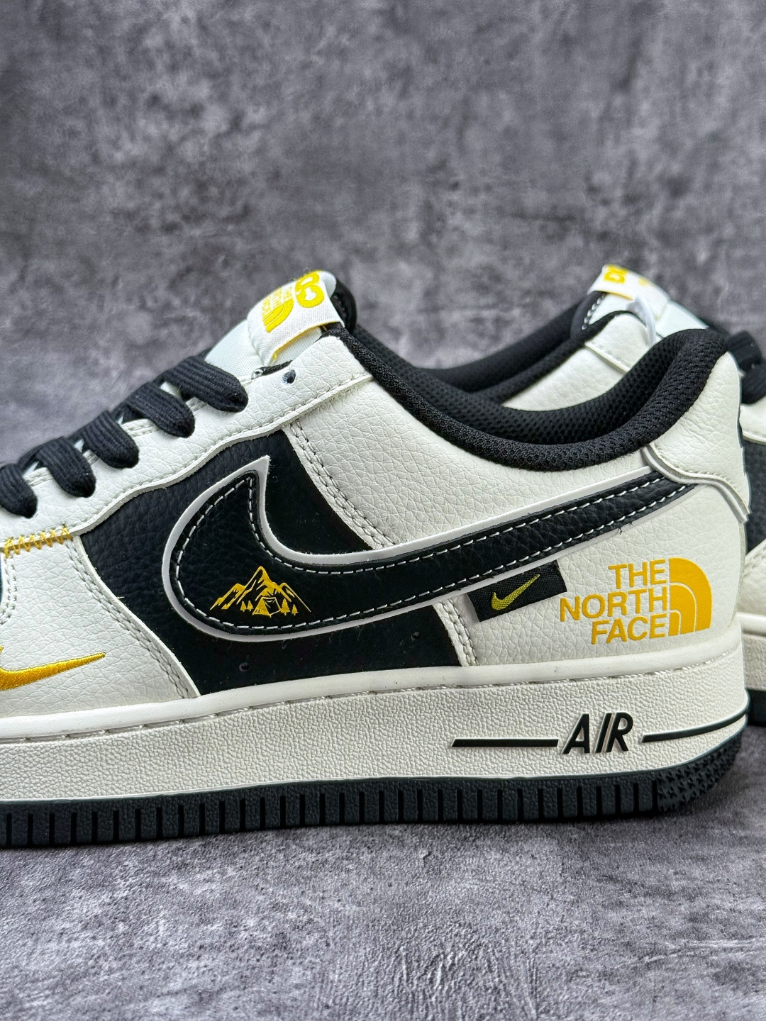 Nike Air Force 1 Low 07 x The North Face 白黑小勾 JP8028-064