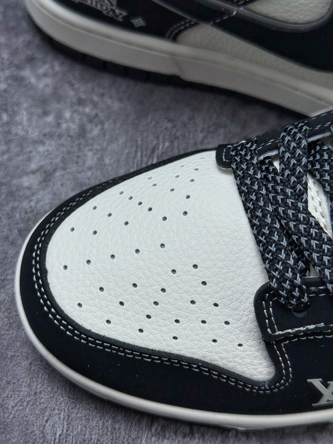 Nike SB Dunk Low x Louis Vuitton 黑白满天星 QW5836-031