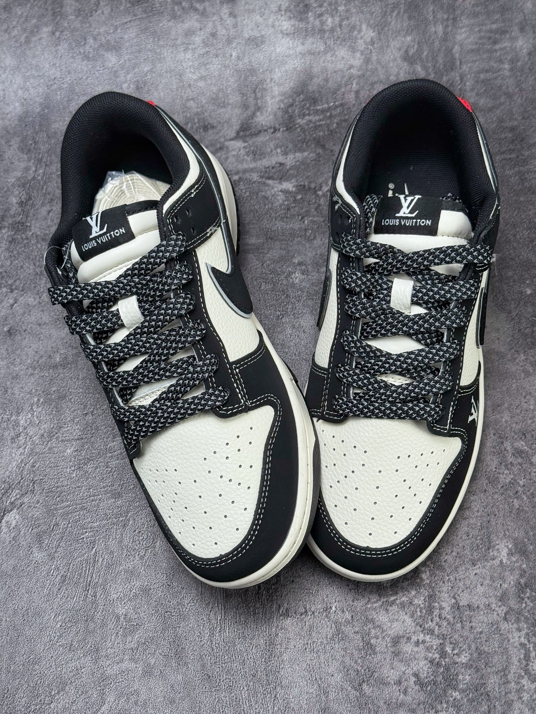 Nike SB Dunk Low x Louis Vuitton 黑白满天星 QW5836-031