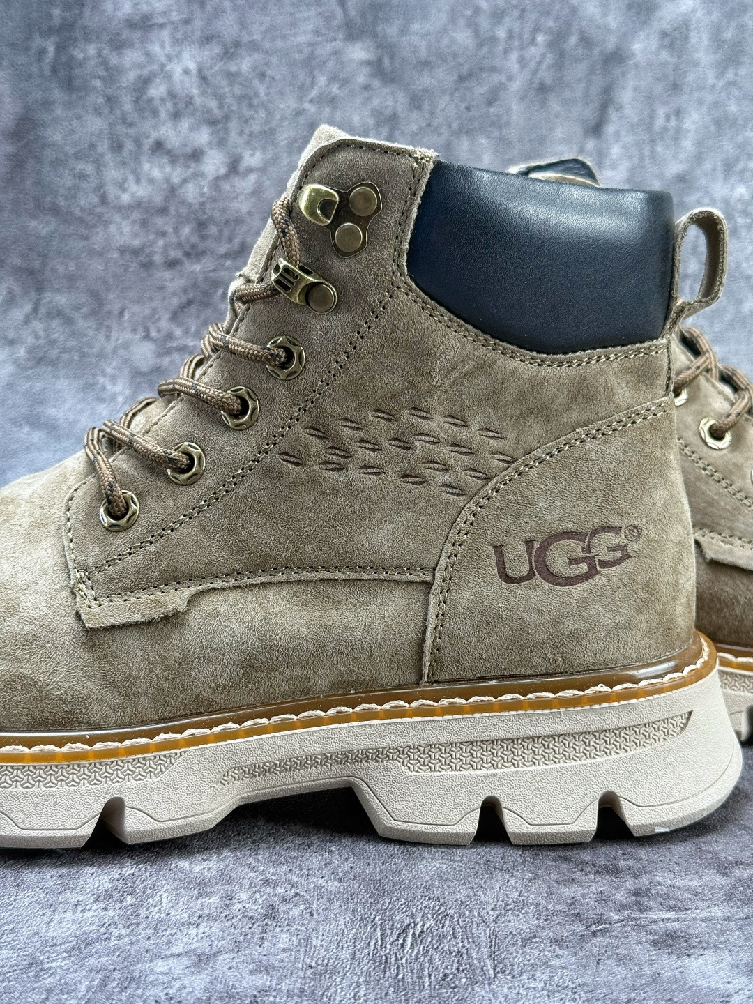 220 UGG 2025秋冬 新品 男士中帮 休闲马丁靴系列/小麦色 灰色 MEN/U5868D