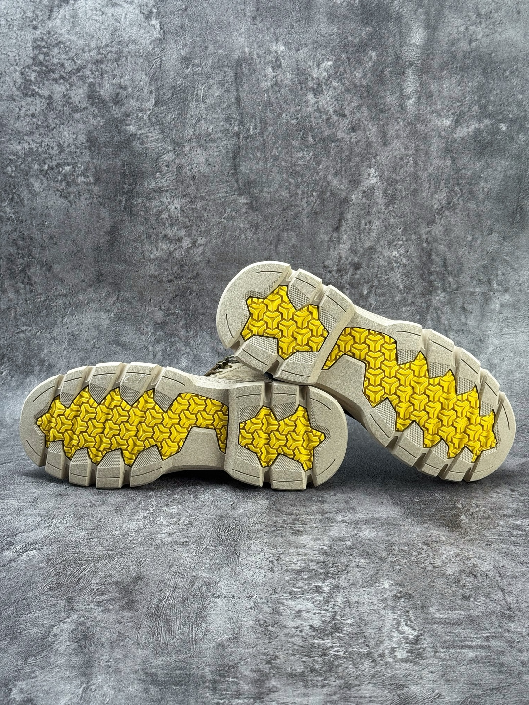 220 UGG 2025秋冬 新品 男士中帮 休闲马丁靴系列/小麦色 灰色 MEN/U5868D