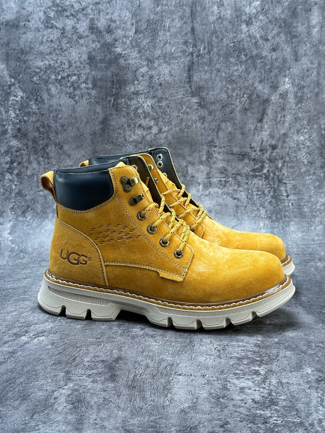 220 UGG 2025秋冬 新品 男士中帮 休闲马丁靴系列/小麦色 MENY5868D